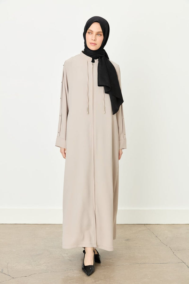 Abaya Nihan Col Juge & Manches Détaillées - Élégance Structurée Femme Voilée | Anika