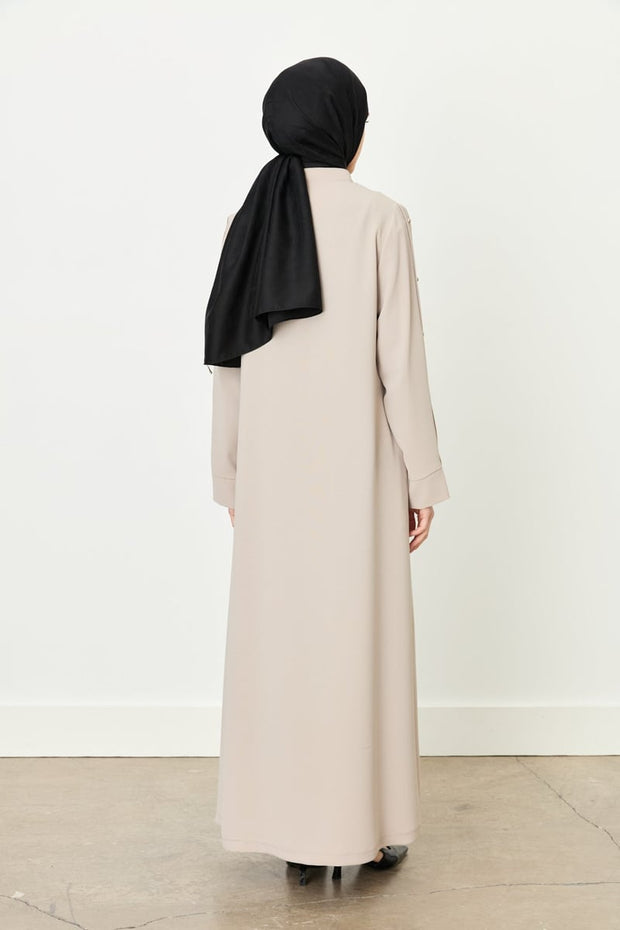 Abaya Nihan Col Juge & Manches Détaillées - Élégance Structurée Femme Voilée | Anika